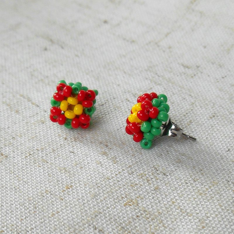 Daisy earrings, 花耳環, beaded studs, flower studs, red earrings, flower earrings - Earrings & Clip-ons - Glass Red