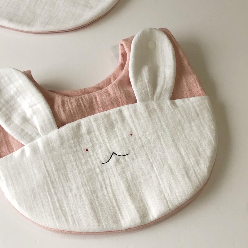【 Laukku.u 】兔子口袋圍兜。粉紅色 - 圍兜/口水巾 - 棉．麻 粉紅色