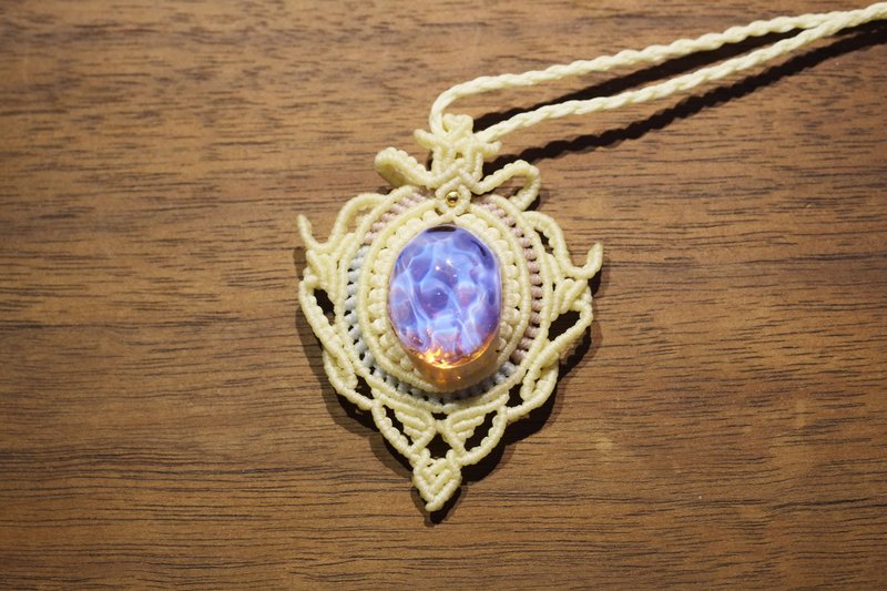 Crystal Bay x Macrame crystal. Condensation (South American Wax thread necklace) 3 - สร้อยคอ - แก้ว สึชมพู