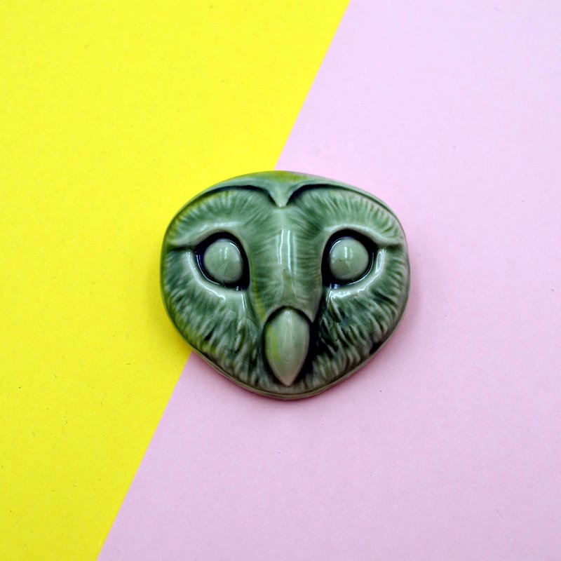 Made in Japan Ceramic Owl Heart Pin Brooch Pin - เข็มกลัด/พิน - ดินเผา สีเขียว