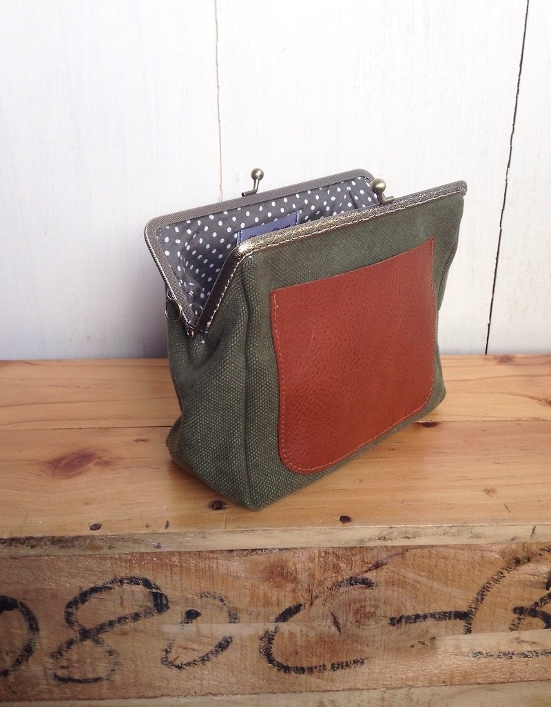Canvas frame bag with Leather hand embroidery / chain strap / cosmetic bag - กระเป๋าถือ - วัสดุอื่นๆ สีเขียว