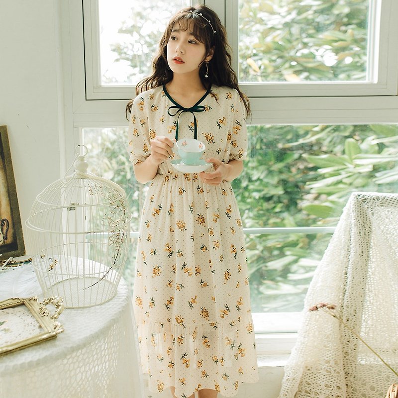 Anne Chen 2018 summer new style literary women's waist elastic floral dress dress skirt - ชุดเดรส - เส้นใยสังเคราะห์ ขาว