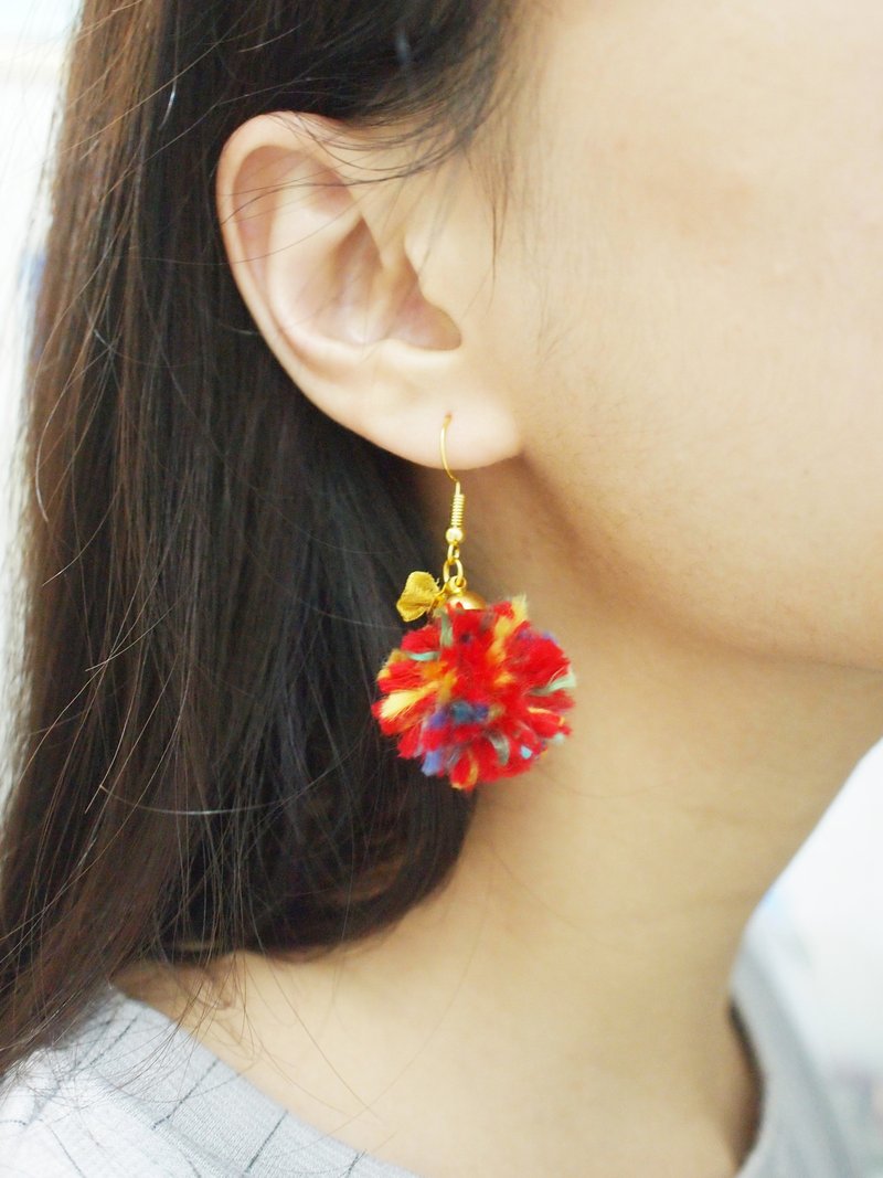 【刺繡系列】彩色毛毛耳環 - 耳環/耳夾/耳骨夾 - 羊毛 紅色