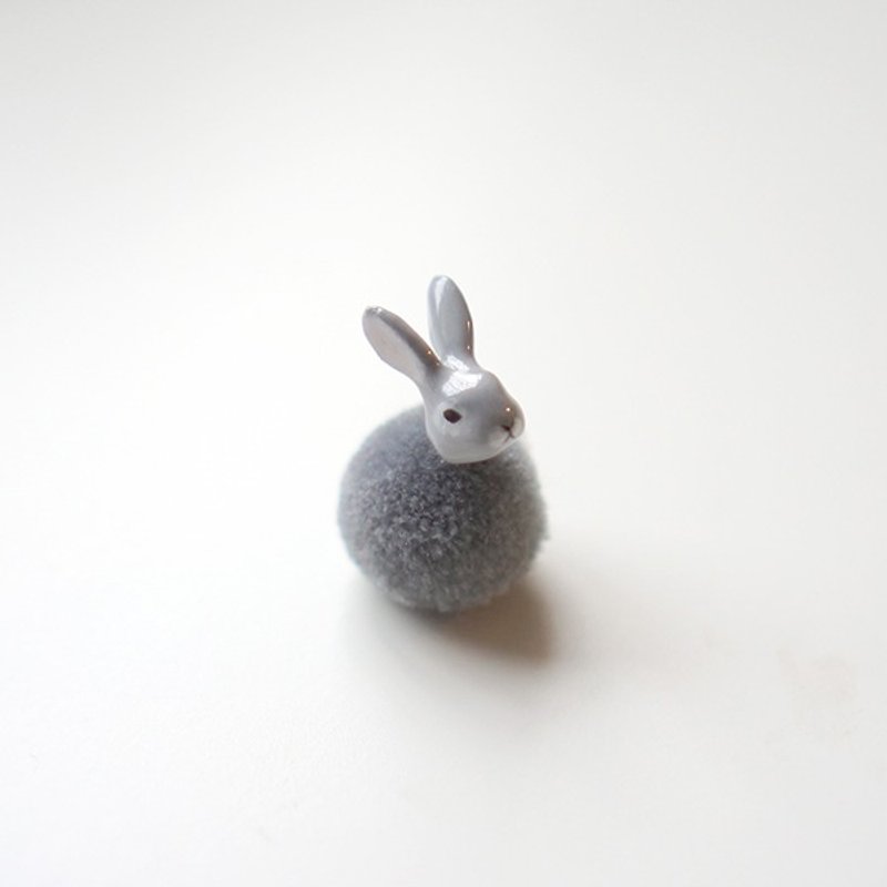 [フォレストホーン]小野ウサギの毛皮のボールシングルピアス/耳のクリップ - ピアス・イヤリング - その他の素材 