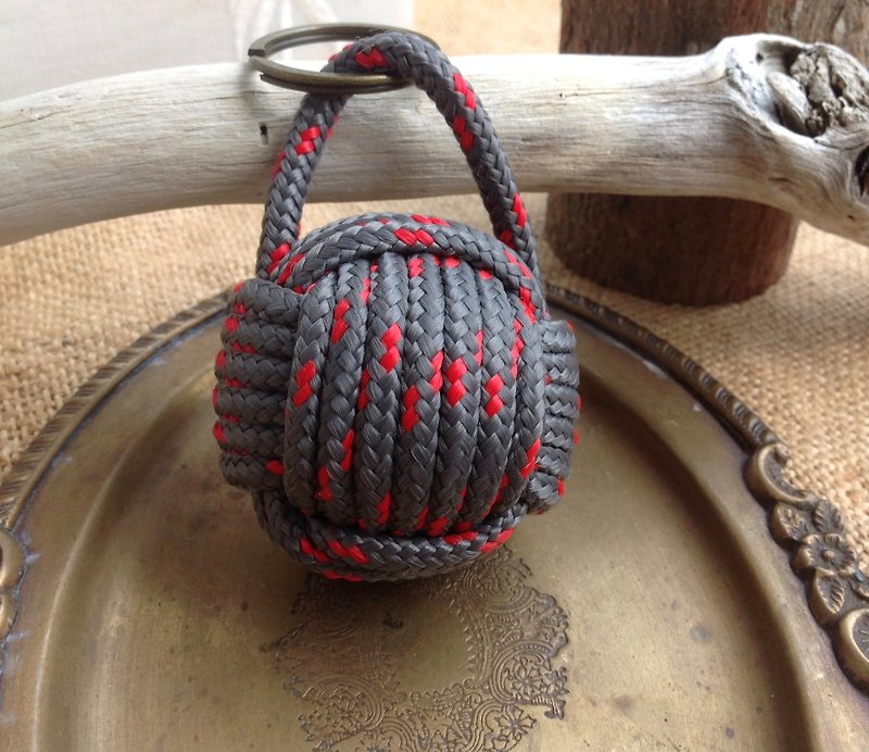 Large Monkey fistknot key ring super light - dark grey and red nylon cord weave. - Keychains - Polyester 