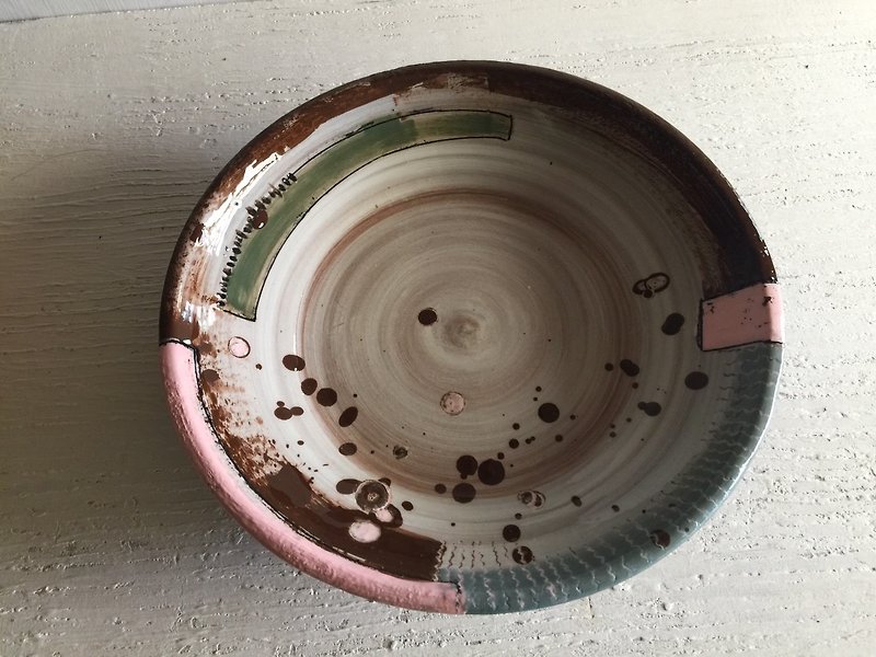 Shallow ink painting large disc _ pottery plate - จานและถาด - ดินเผา สีกากี
