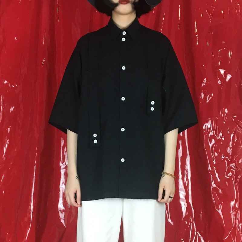 P.YELLOW | Summer Black Neutral Mini Sleeve Shirt - เสื้อเชิ้ตผู้หญิง - ผ้าฝ้าย/ผ้าลินิน สีดำ