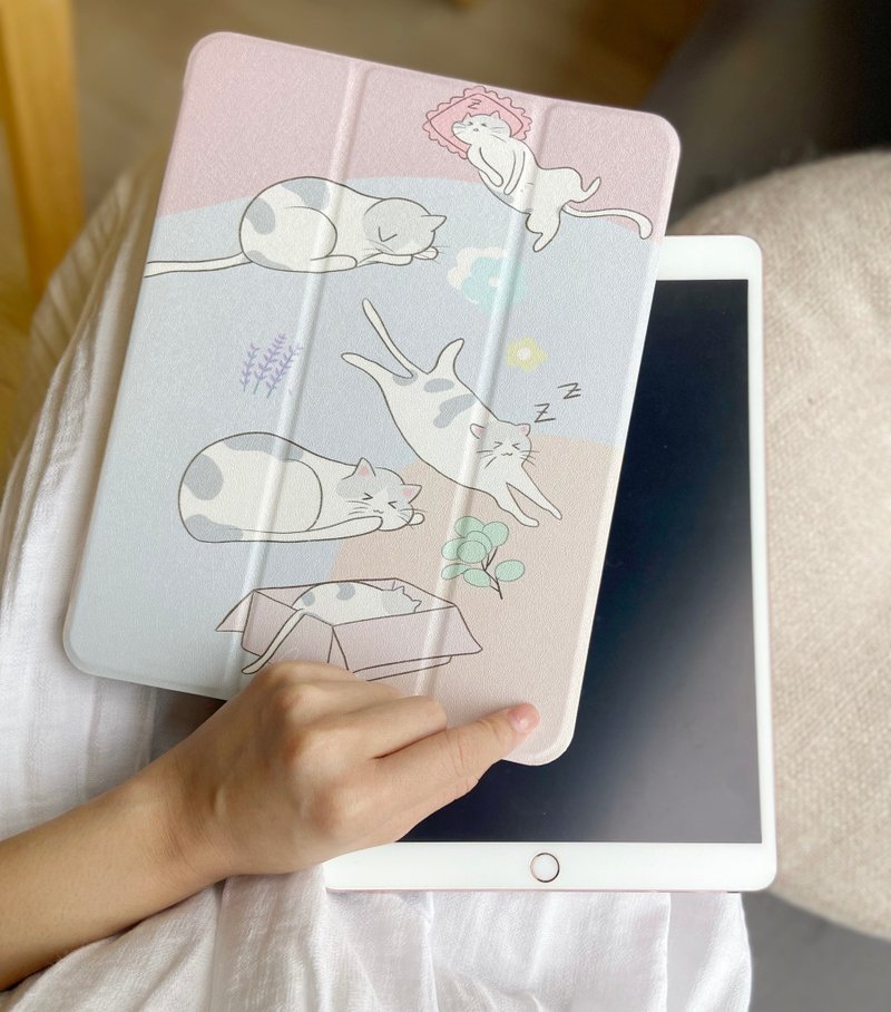 【怠惰な子猫】ペン差し付きIPAD保護ケース - タブレット・PCケース - その他の素材 