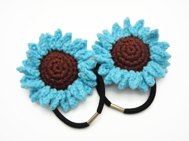 Crochet Elastic Hair Ties Accessories - Daisy Gerbera Light Blue - 髮夾/髮圈 - 木頭 藍色