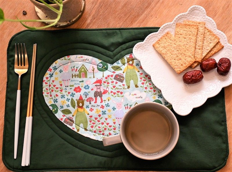 Heart Shape Handmade Placemat series: Farmer the Fox - ผ้ารองโต๊ะ/ของตกแต่ง - ผ้าฝ้าย/ผ้าลินิน 