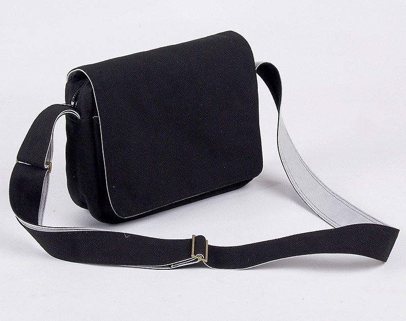 Canvas Classic Bag - Black - กระเป๋าแมสเซนเจอร์ - ผ้าฝ้าย/ผ้าลินิน สีดำ