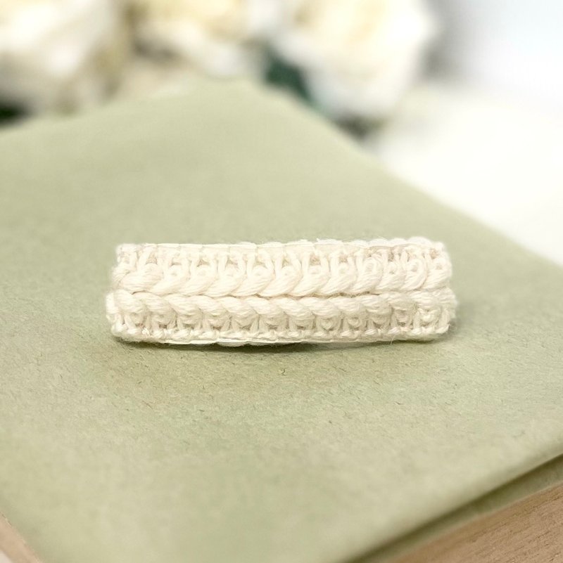 ヘアクリップ／クリームホワイトリーフ柄 手作り ヘアアクセサリー - ヘアアクセサリー - ウール ホワイト