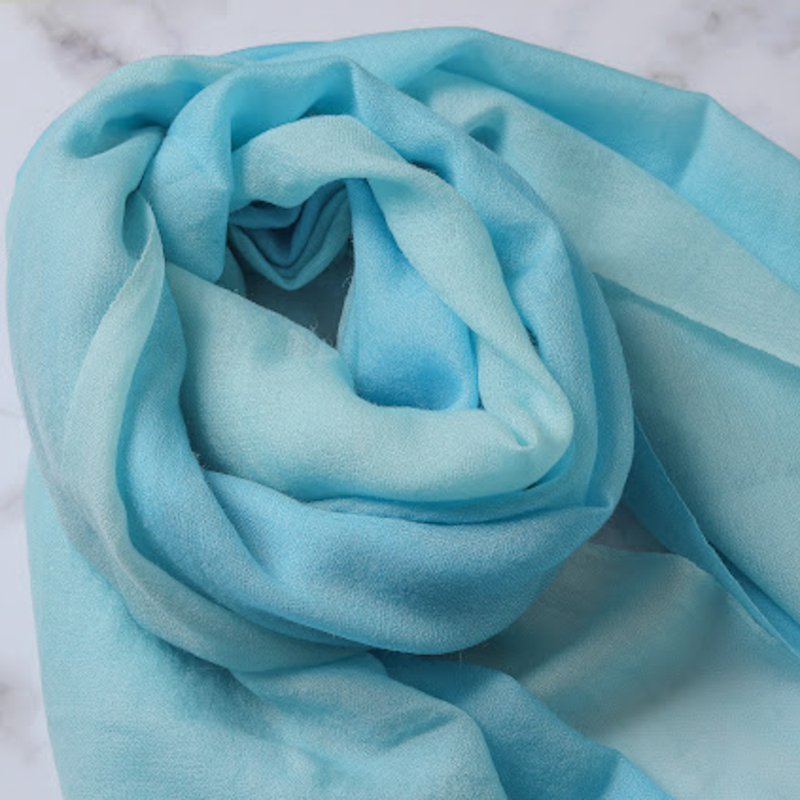 Cashmere cashmere scarf/shawl hand-dyed gradient ring velvet is suitable for all seasons in clear skies - Knit Scarves & Wraps - Wool Blue