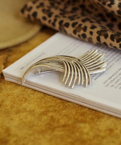 Old and good antique jewelry silver brushed Silver line