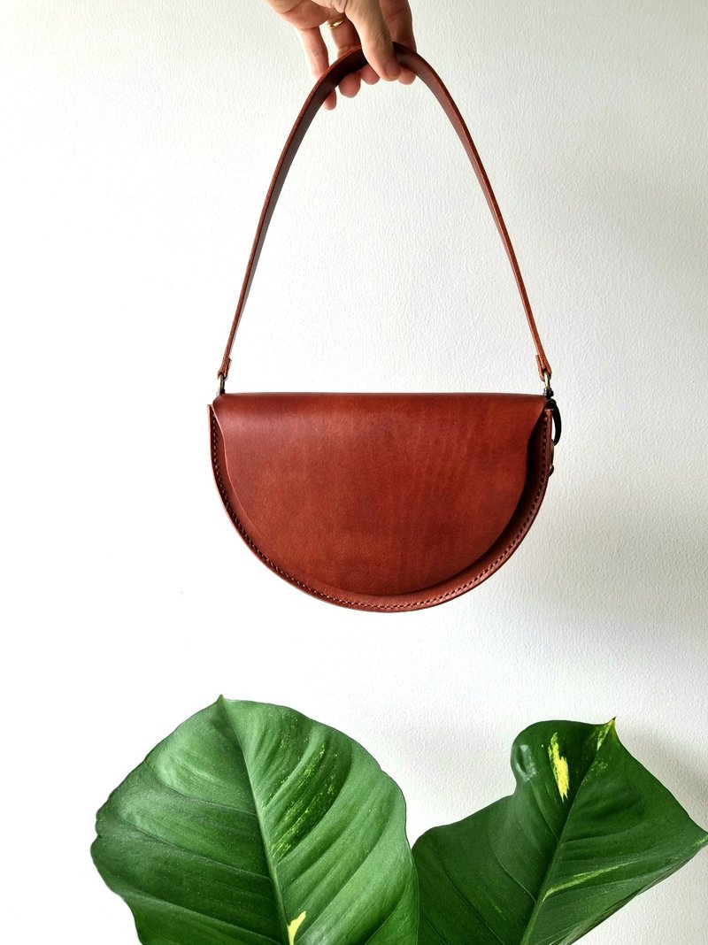 Brown Leather Petite Bag in Cognac, Minimalist shoulder bag, cow leather - 手提包/手提袋 - 真皮 咖啡色