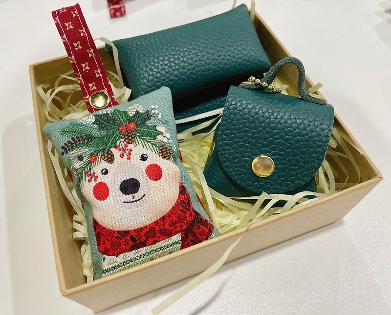 Christmas Gift Box Leather Handmade Wallet Key Ring Clothes Sachet Set Wreath Polar Bear Peacock Blue Lychee Pattern - กระเป๋าใส่เหรียญ - หนังแท้ สีเขียว