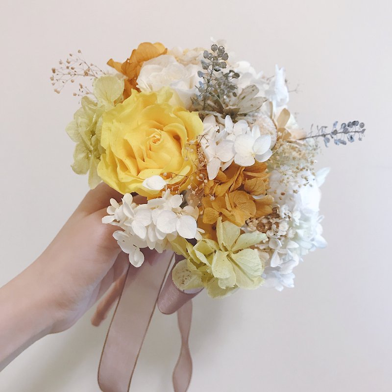 [Customized] Bridal Bouquet/Outdoor Bouquet/Proposal Bouquet-Eternal Rose Round Bouquet - ช่อดอกไม้แห้ง - พืช/ดอกไม้ หลากหลายสี