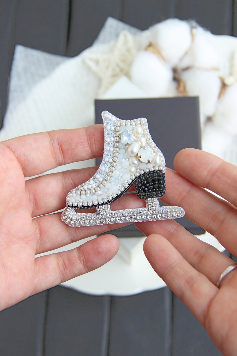 Brooch figure skates Beaded skate beaded brooch pin New Year's gift Sport Brooch - Brooches - Glass White