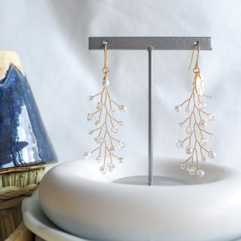 The First Flower (Gold)　wire accessory - 耳環/耳夾/耳骨夾 - 其他金屬 金色