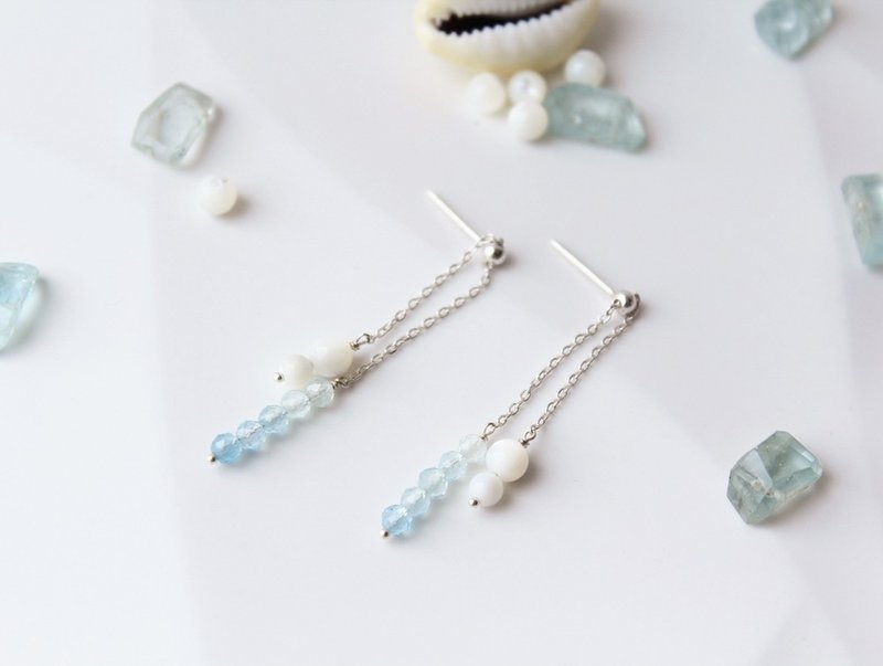 //Gradient color aquamarine white shell earrings//Translucent blue asymmetric March birthstone natural stone handmade - ต่างหู - เงินแท้ 