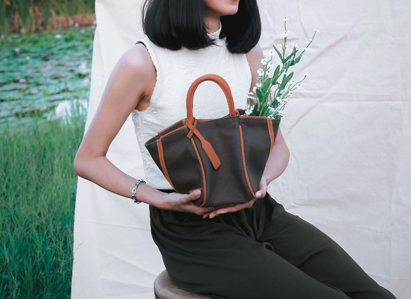 Khaki green - YASMINE small softly structured leather canvas bag - 側背包/斜孭袋 - 棉．麻 綠色