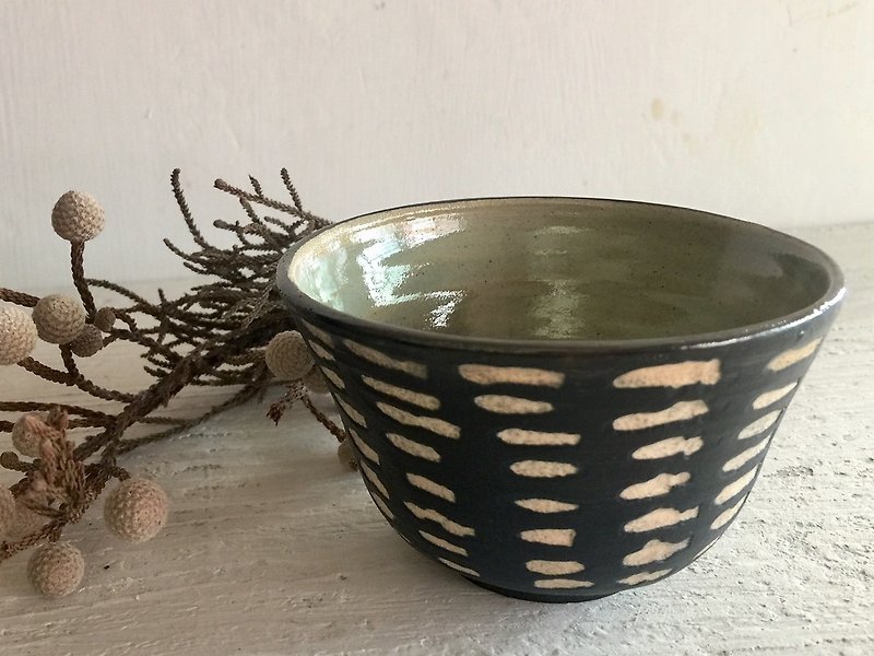 ブラックとホワイトの調停-teacup_pottery茶碗を保持する水平パターン - 急須・ティーカップ - 陶器 ブラック