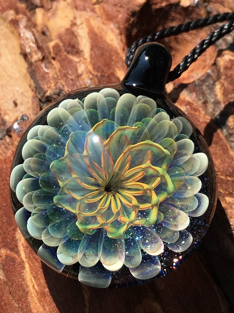 Boroccus Three-dimensional geometric pattern Heat resistant glass pendant - Necklaces - Glass Multicolor
