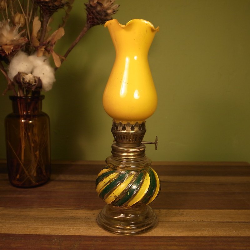 古い骨日本の黄色の花の油ランプVINTAGE - 照明・ランプ - ガラス イエロー