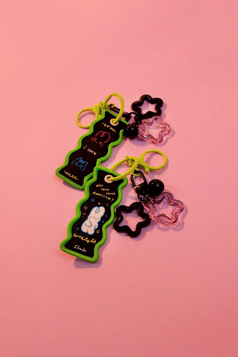 Shuku Who Cares About Tomorrow Embroidered Keychain - ที่ห้อยกุญแจ - ไฟเบอร์อื่นๆ หลากหลายสี