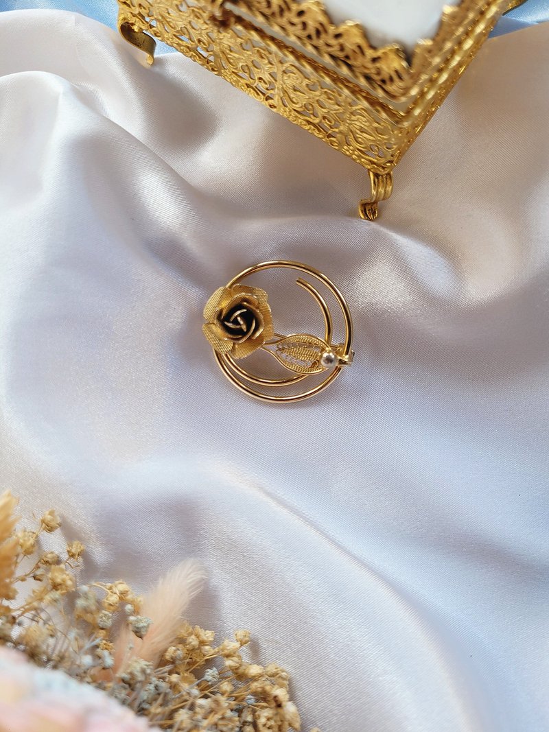 美國西洋古董飾品/SARAH COV玫瑰花掐絲金葉胸針/別針/復古首飾 - 胸針 - 其他金屬 