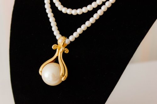 Avon sales pearl necklace