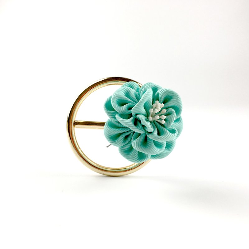 Kaika Ato / Camellia tea-big lake water green / Japanese style cloth flower / つまみ簡工花簪 - เครื่องประดับผม - วัสดุอื่นๆ สีเขียว
