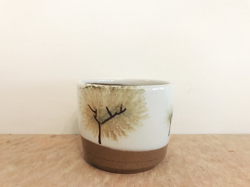 【Yeonhiko】 ─ Hand-drawn bad tree-shaped small cup. - Teapots & Teacups - Pottery Brown