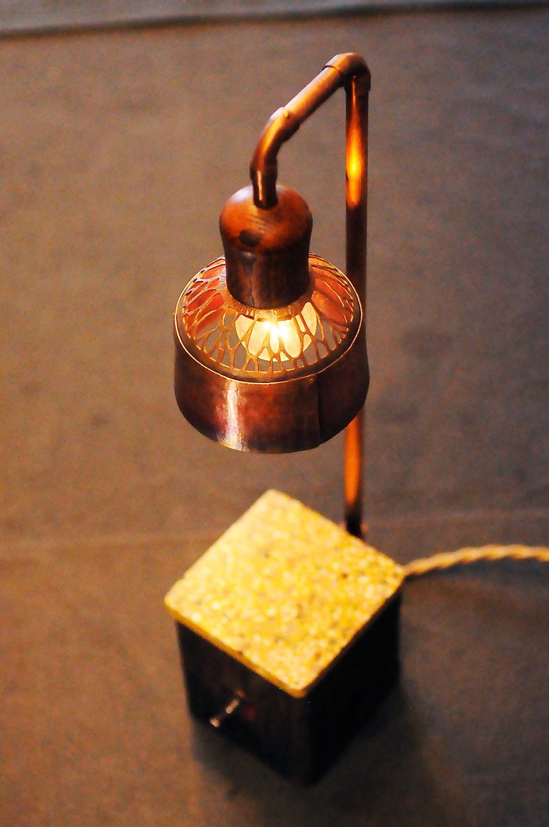 Pick up light- Bronze table lamp