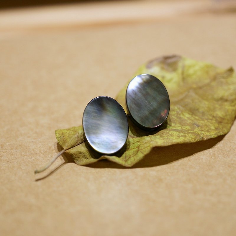 ITS-E124 [earring series, retro shell] 3 color ear clip ear clip shell - Earrings & Clip-ons - Gemstone Silver