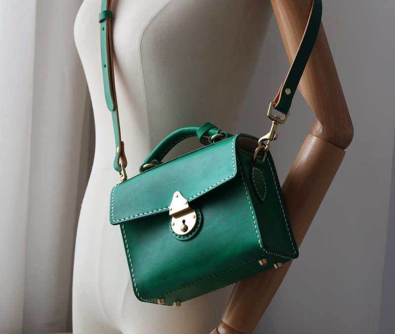 【切線派】TANGENT LINEAR 复古方盒小挎包时尚休闲手提包 孔雀绿 - 側背包/斜背包 - 真皮 綠色