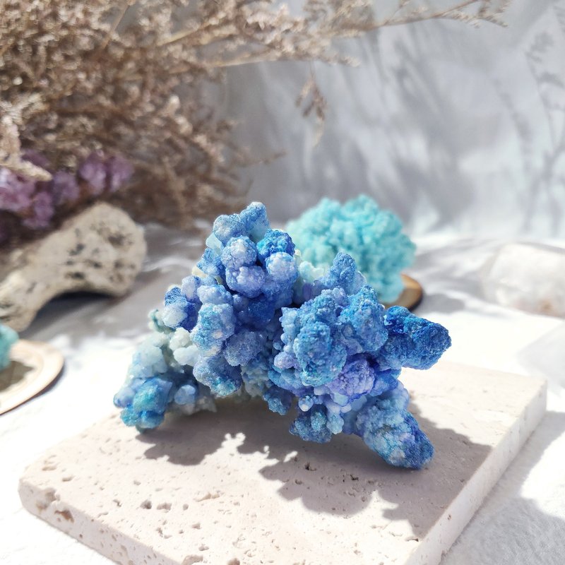 珊瑚海 天然藍紫色藍色文石原礦晶簇配獨家訂作能量符文木墊 - 擺飾/家飾品 - 水晶 藍色