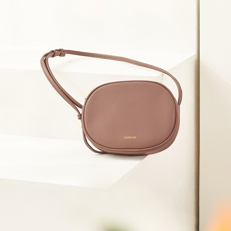 OVAL crossbody bag, genuine leather – Almond - 手袋/手提袋 - 真皮 咖啡色