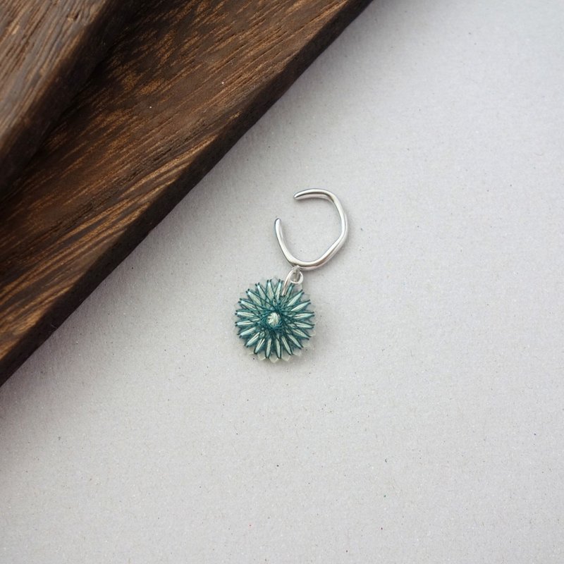絹線製 野花耳骨夾 Wildflower Ear cuff | 綠色 | 免運費 - 耳環/耳夾/耳骨夾 - 絲．絹 綠色