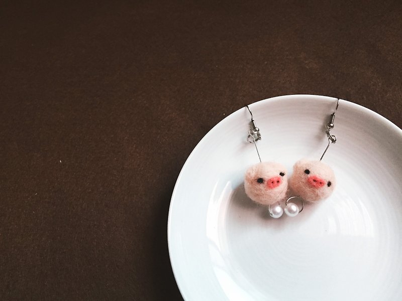 Woolfelting Strawberry Pig Earings_Pendant/Clip-style