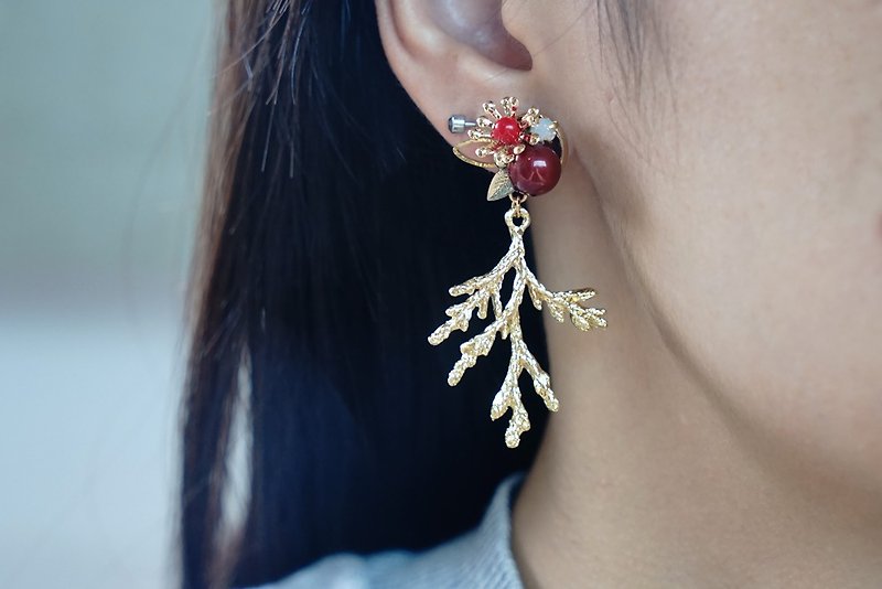 Pine cones - Asymmetric flower dangling earrings (medical grade anti-allergic steel needles/ Clip-On) - Earrings & Clip-ons - Crystal Red