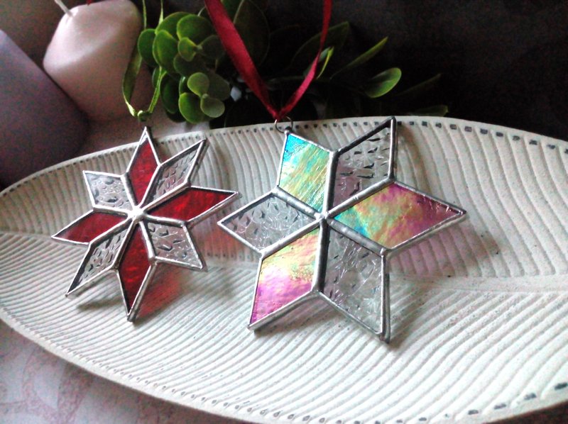 Set of 2 snowflake suncatchers, christmas ornaments, simple stained glass - 其他 - 玻璃 紅色