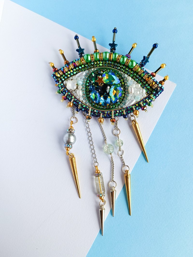 Beaded evil eye brooch handmade in Ukraine - 胸針 - 其他材質 綠色