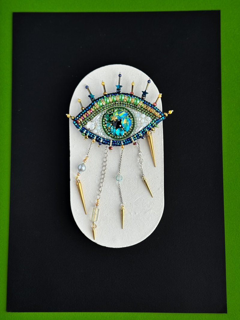 Beaded evil eye brooch handmade in Ukraine - 胸針 - 其他材質 綠色