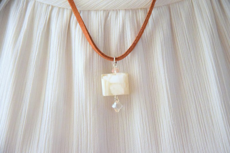 White Angel Light Cube with Swarovski Pendant Handmade Necklace - สร้อยคอ - หิน 