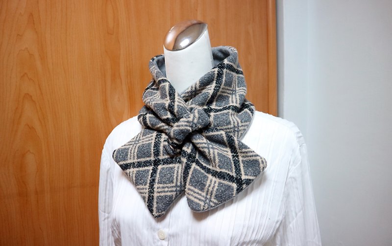 Adjustable short scarf. Scarf Warm bib double-sided two-color adults. Suitable for children - Knit Scarves & Wraps - Other Materials 