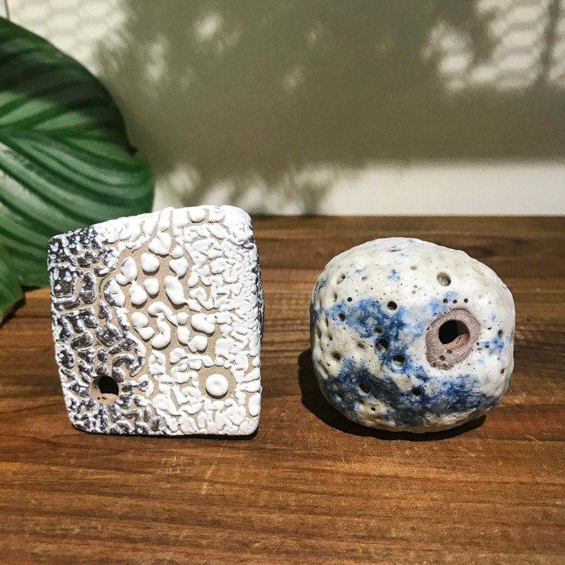 手捏迷你乾燥花小花器/陶藝/辦公室小物 - 花瓶/花器 - 陶 白色