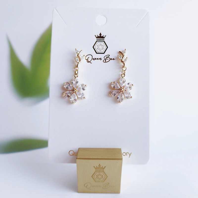 Daisy One Earring - ต่างหู - วัสดุอื่นๆ สีทอง