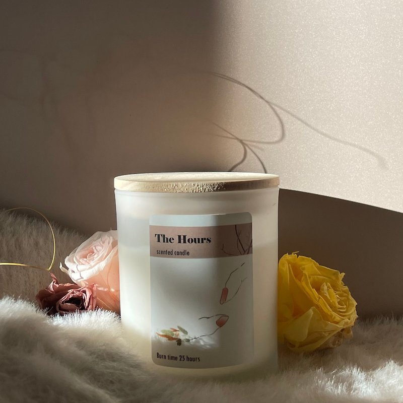 Pillowman I TheHours scented candle - เทียน/เชิงเทียน - ขี้ผึ้ง 