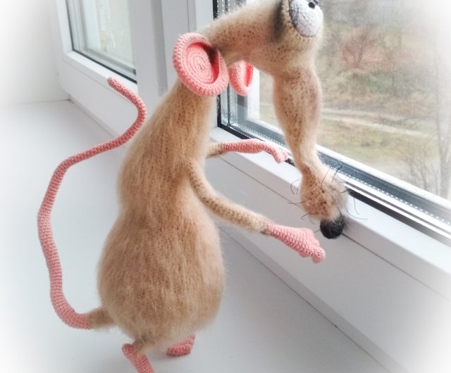 ぬいぐるみネズミあみぐるみ。マウスぬいぐるみ。面白いかぎ針